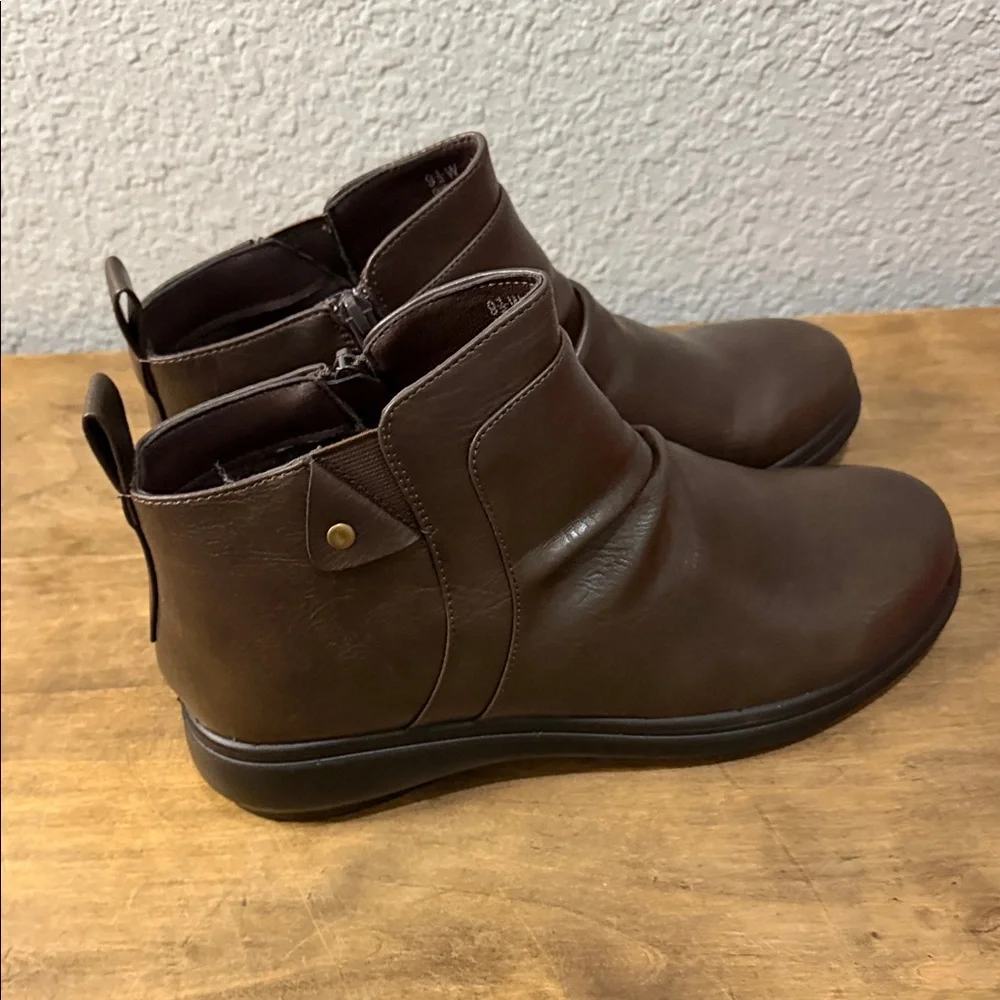 Easy Street Brown Ankle Boots size 9.5 wide new in box - Picture 3 of 8